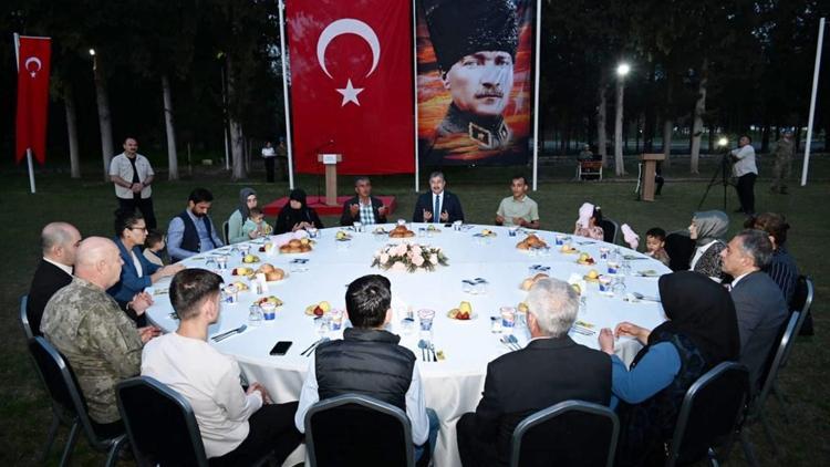 Osmaniye 12nci Komando Tugay Komutanlığından şehit aileleri ve gaziler onuruna iftar