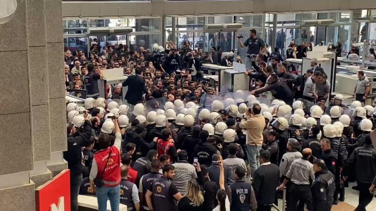 İstanbul Adalet Sarayında protestoya müdahale... Valilikten açıklama geldi