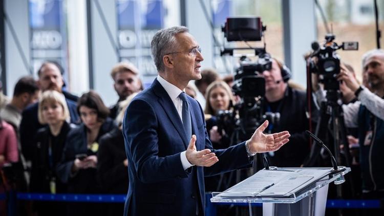 Jens Stoltenberg: Rusya geleceğini Pekine ipotek ediyor