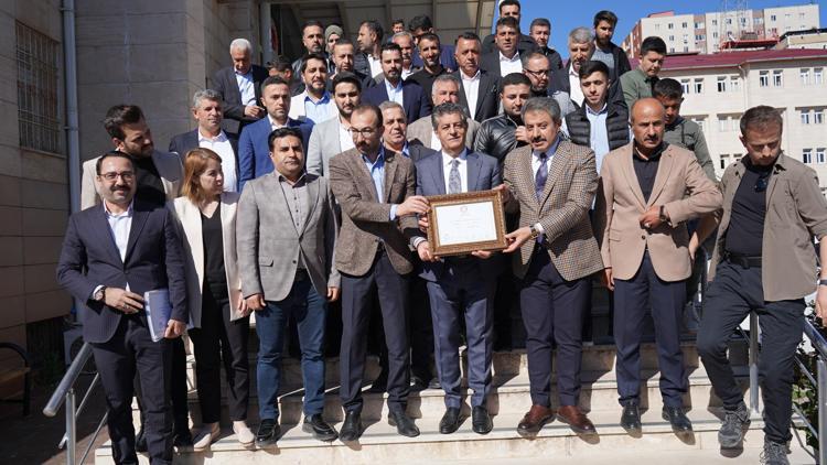 Şırnak Belediye Başkanı Mehmet Yarka, mazbatasını aldı