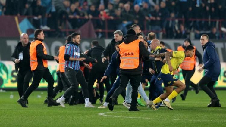 Trabzonspor - Fenerbahçe maçındaki olaylardan tutuklu bulunan 4 taraftardan 2si serbest bırakıldı