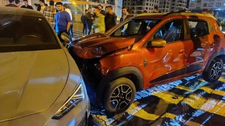 Mardinde alkollü sürücü, yaya ve park halindeki araca çarptı: 1 yaralı