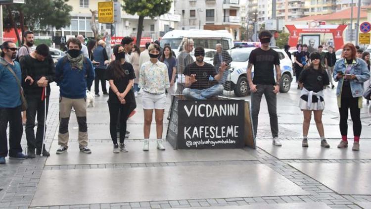 İzmirde sokak hayvanları için eylem: Vicdanını kafesleme