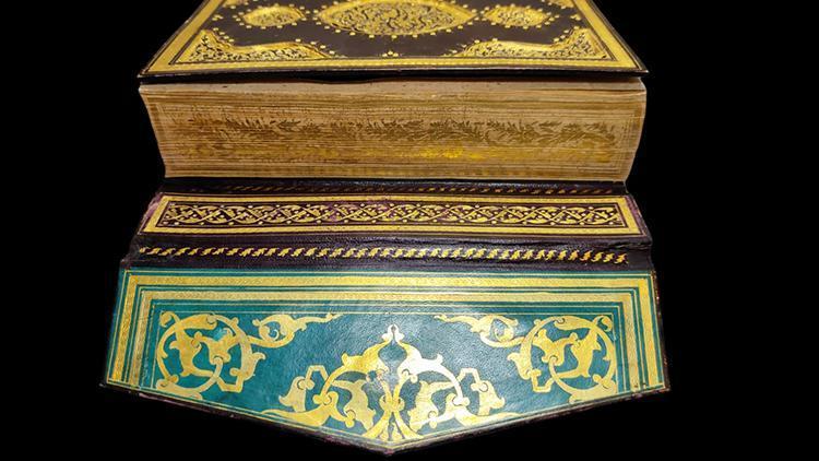 Bakan Ersoy duyurdu: Ülkemizden İngiltereye götürülen 16ncı yüzyıl eseri Kur-anı Kerim, yurda getirildi