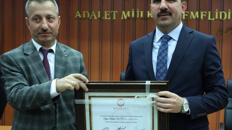 Konya Büyükşehir Belediye Başkanı Atlay, mazbatasını aldı
