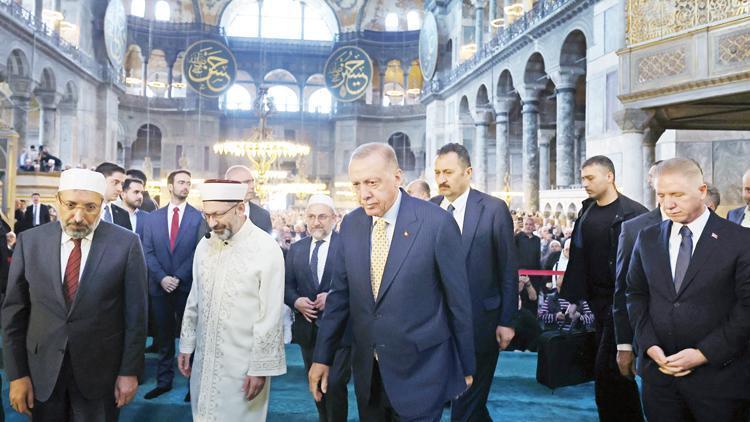 Erdoğan’dan Kutsal Emanetler’e İstanbul Mushafı