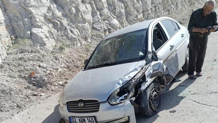 Gaziantep’te otomobiller çarpıştı, sürücüler yaralandı