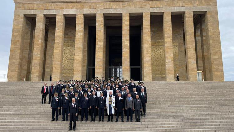 Türk Polis Teşkilatından Anıtkabire ziyaret