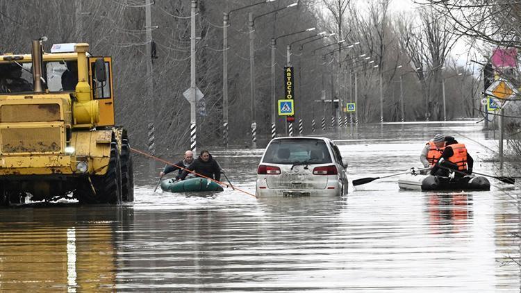 Rusyadaki sel felaketinde son durum: 6 bin 100 kişi tahliye edildi