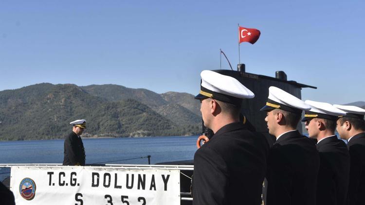 Denizaltında görevli mürettebat TCG Dolunay denizaltısında bayramlaştılar