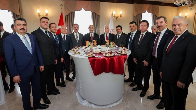 Bursada resmi bayramlaşma töreni Vali Demirtaş’ın ev sahipliğinde gerçekleştirildi