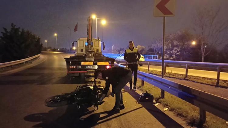 Eyüpsultanda motosiklet bariyerlere çarptı: 1 kişi hayatını kaybetti, 1 yaralı