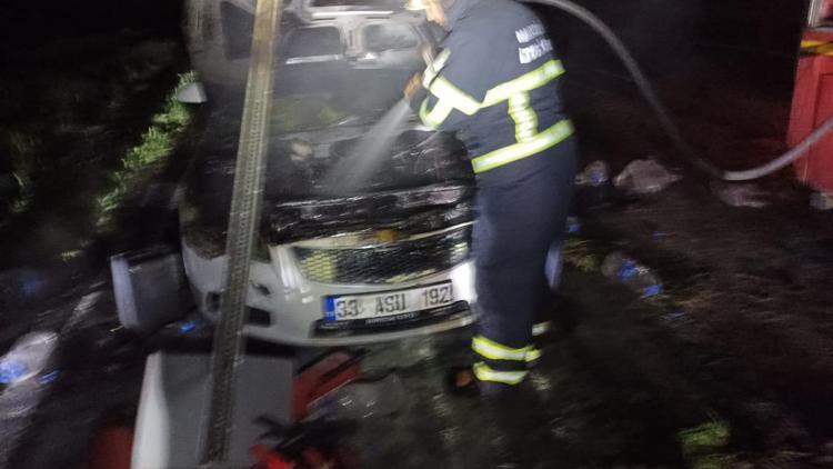 Mardinde seyir halindeki otomobil yandı