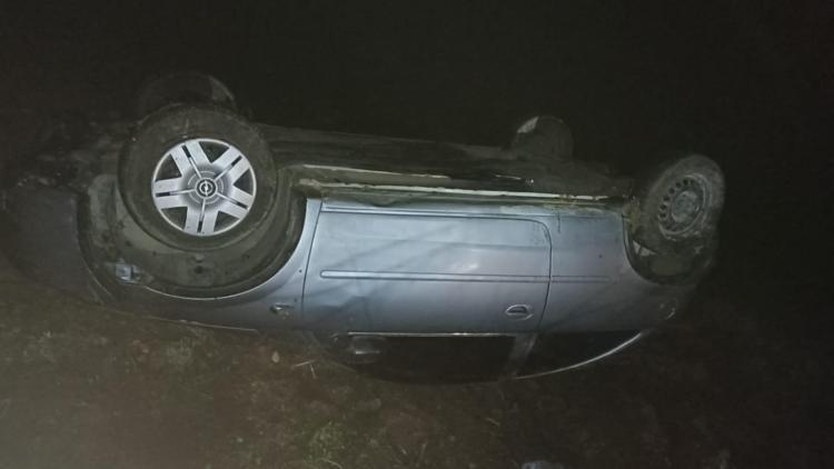 Mardinde şarampole yuvarlanan otomobilin sürücüsü yaralandı
