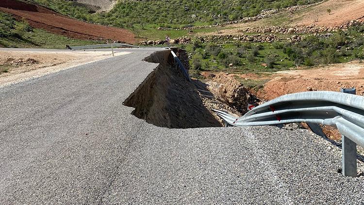 Siirtte kuvvetli yağış: Yol çöktü