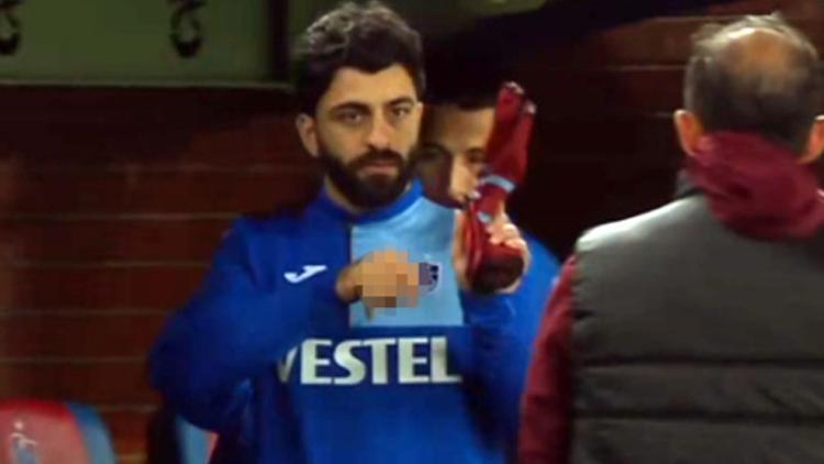 Trabzonsporda Umut Bozokun el hareketi çok konuşuldu Büyük tepki çeken olay sonrası açıklama