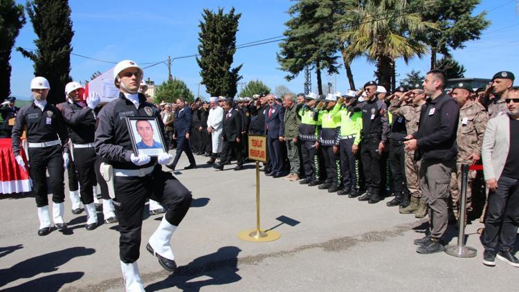 Görevi başında hayatını kaybeden polis memuru son yolculuğuna uğurlandı