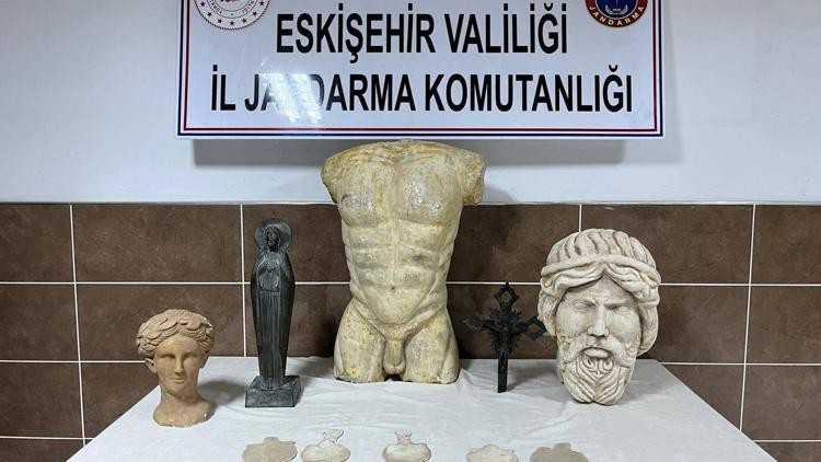 Eskişehir’de Roma dönemine ait heykeller ele geçirildi