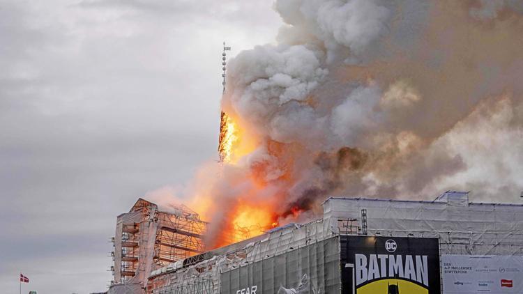 Danimarka’nın ‘Notre Dame’ı yandı