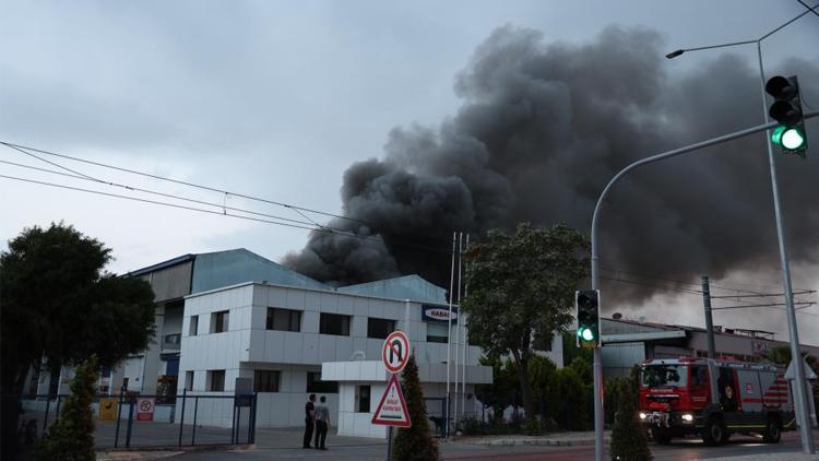 İzmirde fabrika yangını