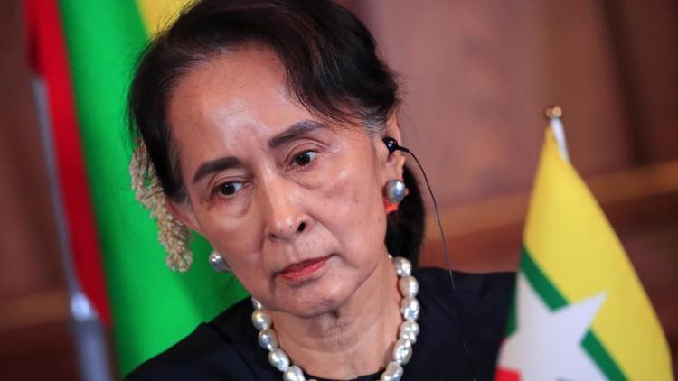 Devrik lider Suu Kyi ev hapsine alındı