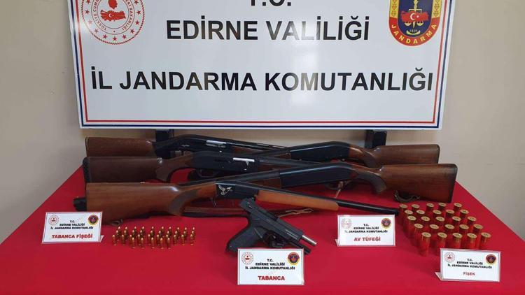 Edirne’de bir evde silah ve mühimmat ele geçirildi