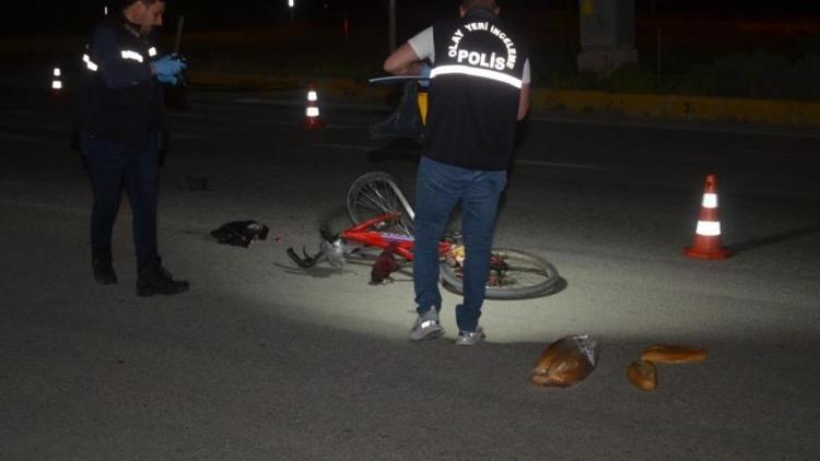 Konyada büyük vicdansızlık Bisiklet sürücüsünün ölümüne neden olan şoför kaçtı... Geriye evine aldığı ekmekler kaldı