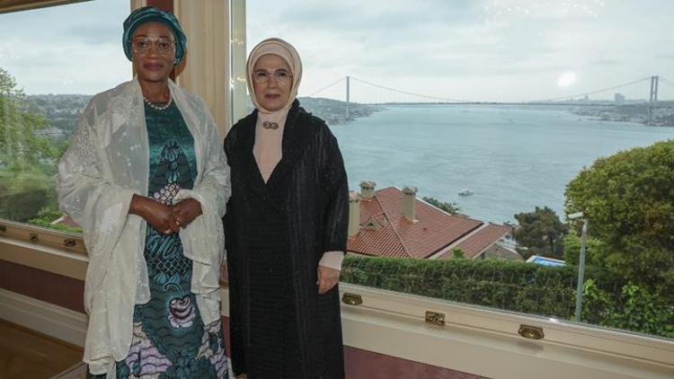 Emine Erdoğan, Nijerya Devlet Başkanının eşi Oluremi Tinubuyla bir araya geldi