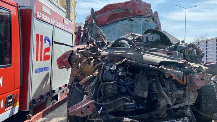 Samsunda feci kaza Otomobil TIR’a arkadan çarptı: Otomobil sürücüsü ve eşi hayatını kaybetti