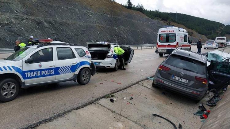 Ispartada kaza yerindeki ambulans ve polis araçlarına otomobil çarptı: 1i bebek 10 yaralı