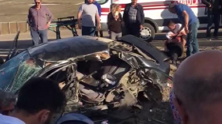 Erzurumda kamyonet ile otomobil çarpıştı: 1 ölü, 6 yaralı