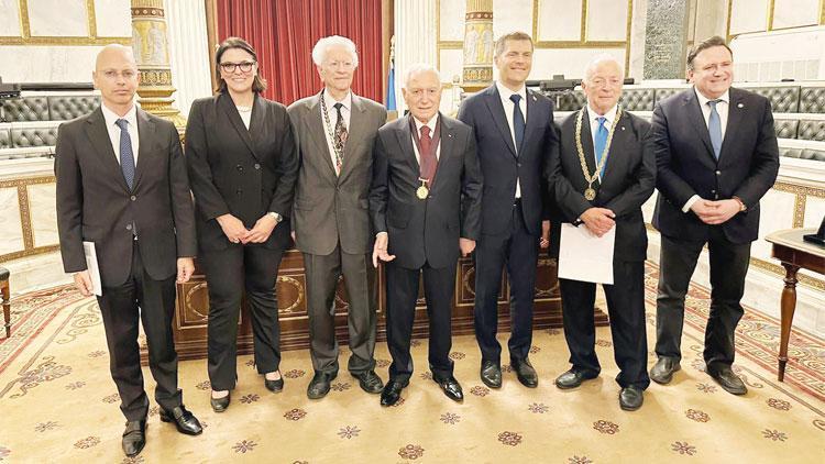 Prof. Dr. Haberal’a Sokrates’in okulundan ‘şeref’ ödülü