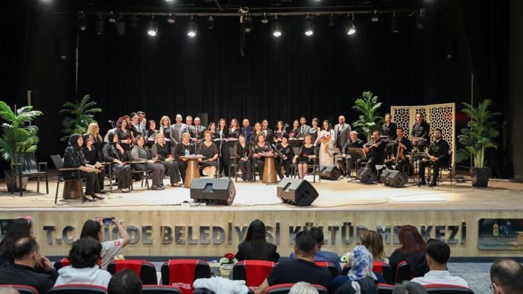 Niğde Belediyesi Türk Müziği Korosu, konser verdi