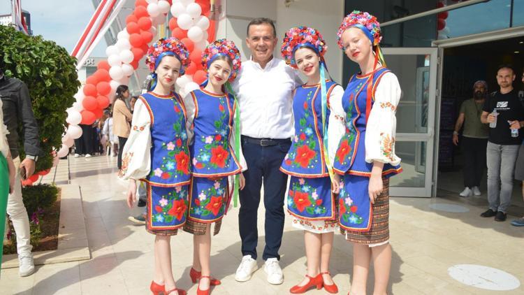 Dünya çocukları Yenişehir Belediyesinin 23 Nisan kutlamalarında buluştu