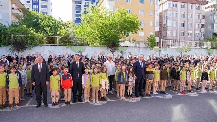 İsraili protesto eden ilkokul öğrencilerine Başkan Yıldırımdan dondurma sürprizi