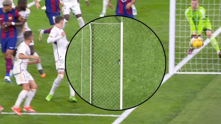 Real Madrid - Barcelona maçına damga vuran pozisyon Top çizgiyi geçti mi Maçın tekrarını isteyeceğiz