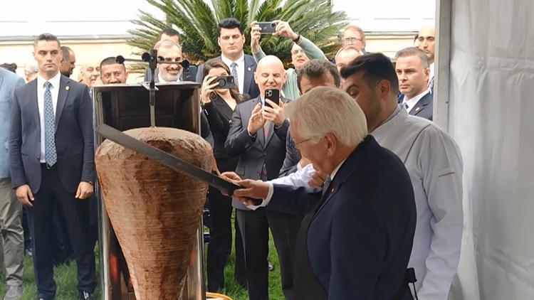 Almanya Cumhurbaşkanı Steinmeier İstanbulda döner kesti