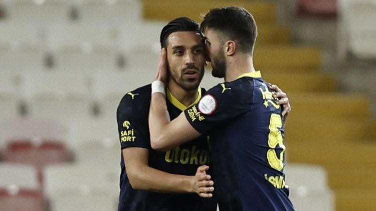 Fenerbahçede İrfan Can Kahveci, kariyer sezonu geçiriyor