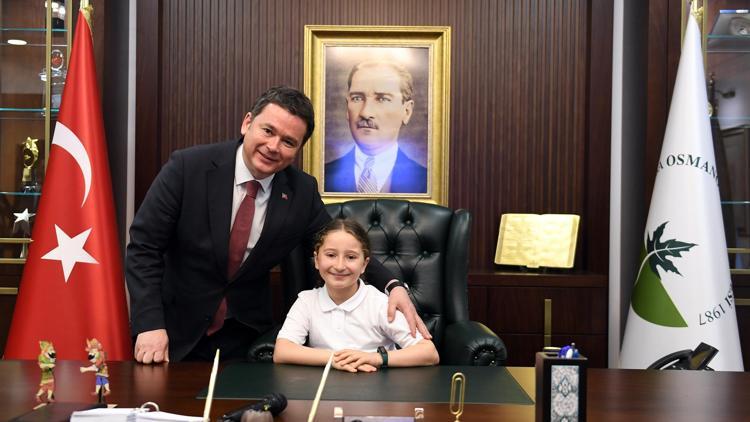 Osmangazinin 10 yaşındaki Belediye Başkanı Zeynep Aktaş: okullardaki güvenliğin artmasını istedi