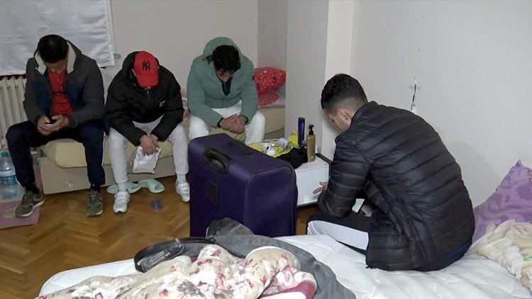 Avcılarda kiralık dairede 10 kaçak göçmen yakalandı