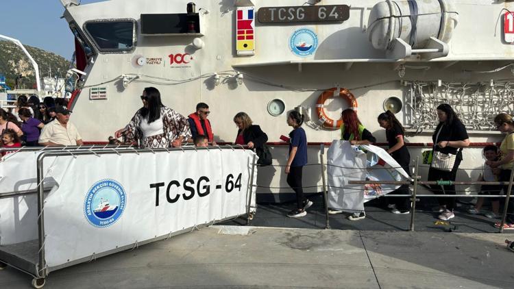 Hataylı öğrenciler, Sahil Güvenlik ile deniz turu yaptı