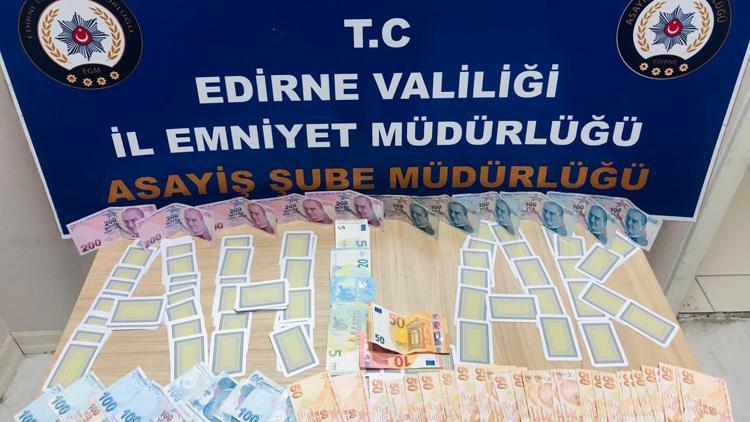 Edirnede kumar oynayan 4 kişiye 25 bin 700 lira ceza kesildi