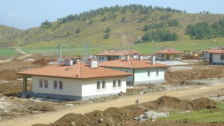 İslahiyede depremzedeler için köy tipi afet evlerinin yapımı sürüyor