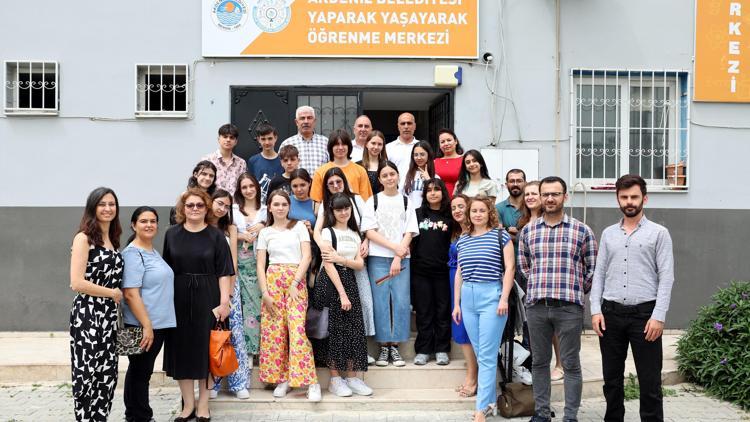 Romanyalı öğrencilerden Yaparak ve Yaşayarak Öğrenme Merkezine ilgi