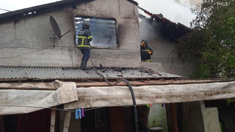 Samsun’da iki katlı ev yandı