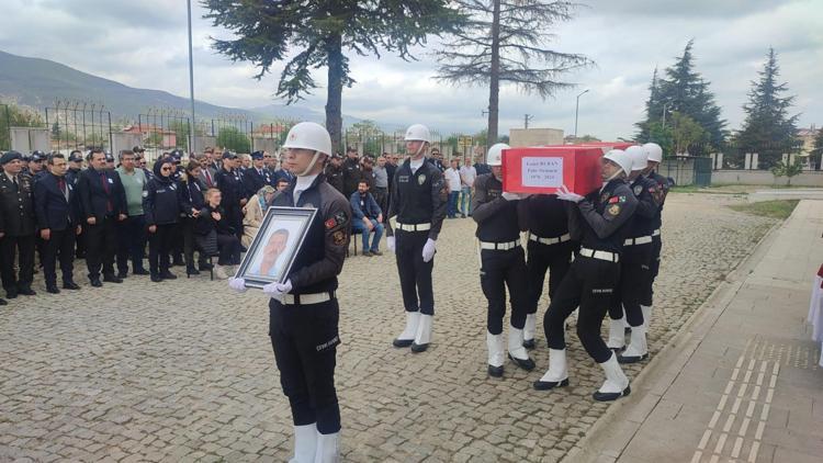 Polis memuru geçirdiği kalp krizi sonucu yaşamını yitirdi