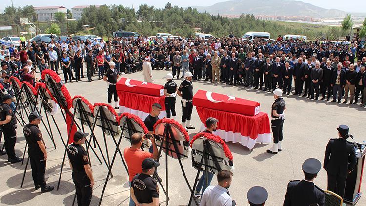 Adıyamanda polisin şehit ettiği 2 komiser için tören: Gözyaşları sel oldu