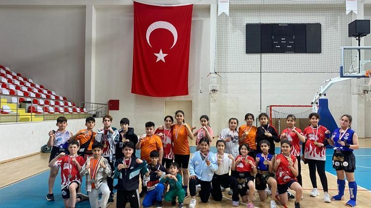Avcılar Belediyesi Spor Kulübü Muay Thai Turnuvası’nda 34 madalya kazandı