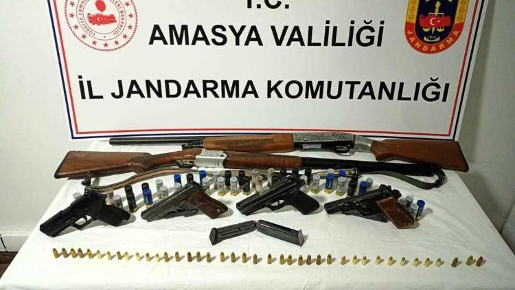 Gazinoda ruhsatsız silah operasyonu: 6 gözaltı