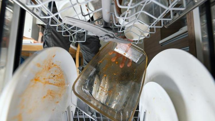 Bulaşıklarınız makineden kirli çıkıyorsa sebebi bu olabilir! Bulaşık makinesinden daha fazla verim almanın püf noktaları